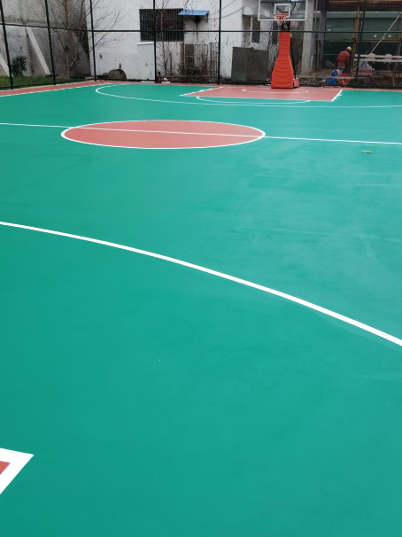 金阳 球场长期使用易出现地面开裂